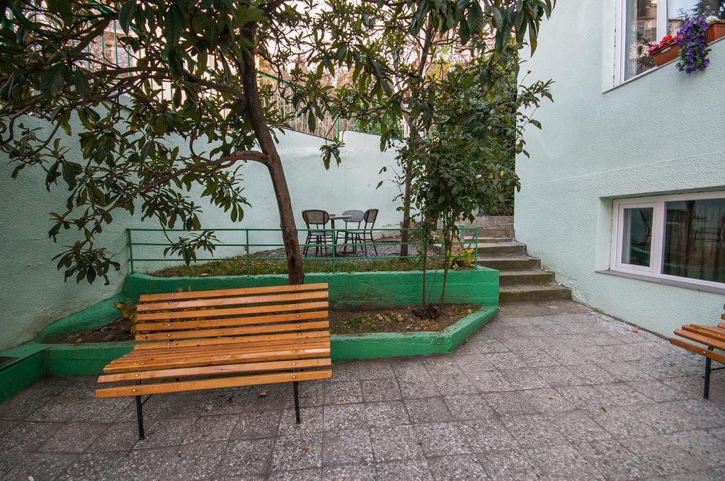 Hostel Vake Garden Tbilisi Exterior photo